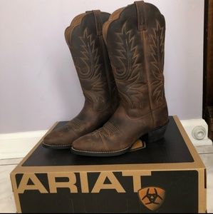 Brand New Ariat Heratiage Cowboy boots!